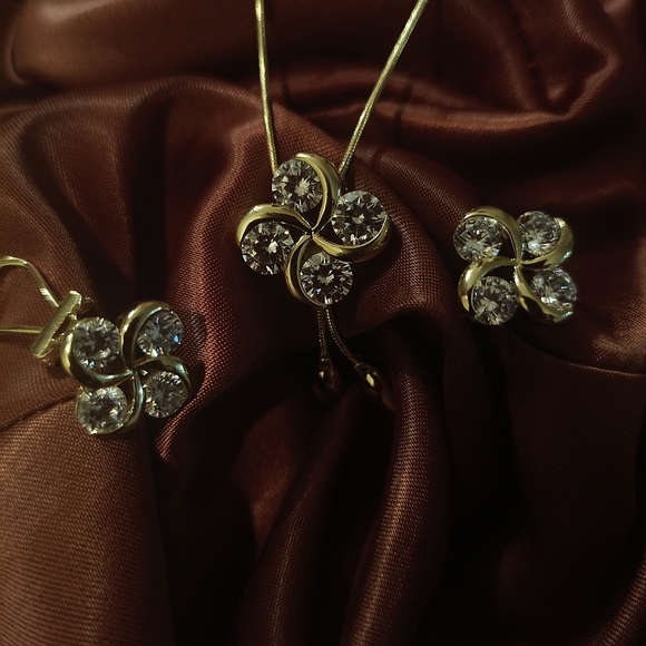 Jewelry Set - Picture 1 of 2